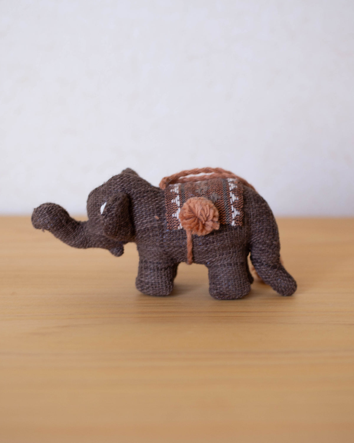<ゾウ> タイルー族 ブアローイさんの動物ぬいぐるみ