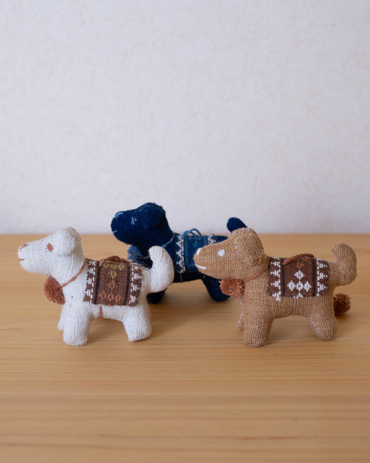 <犬> タイルー族 ブアローイさんの動物ぬいぐるみ