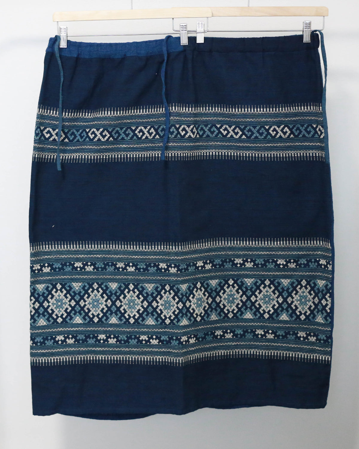 sinh maki skirt タイルー族もよう