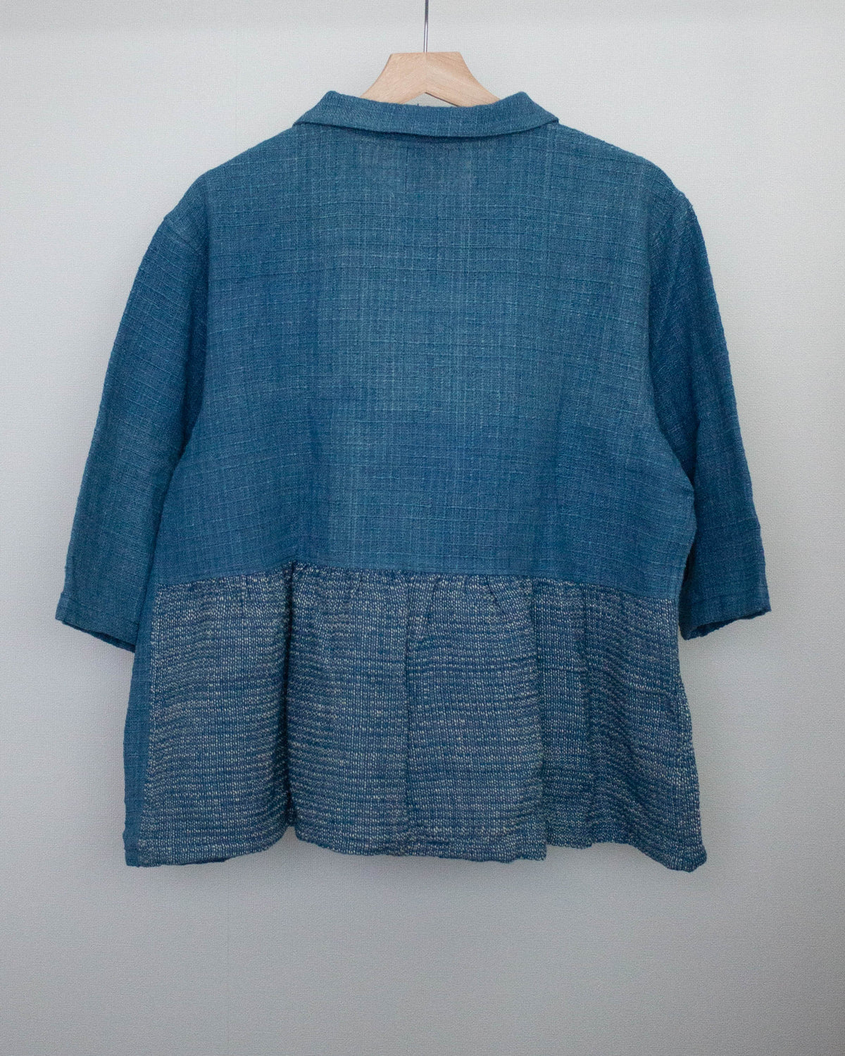 teela shirt  薄藍織りもよう